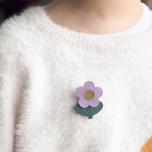 broche fleur violette